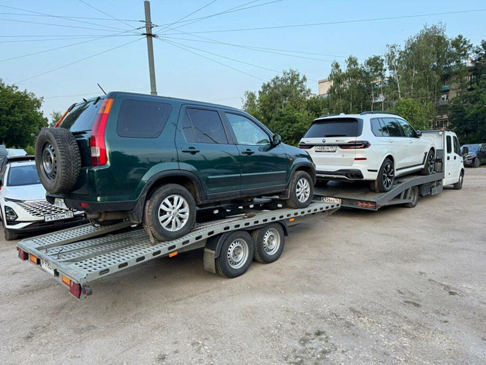 Машина на автовозе