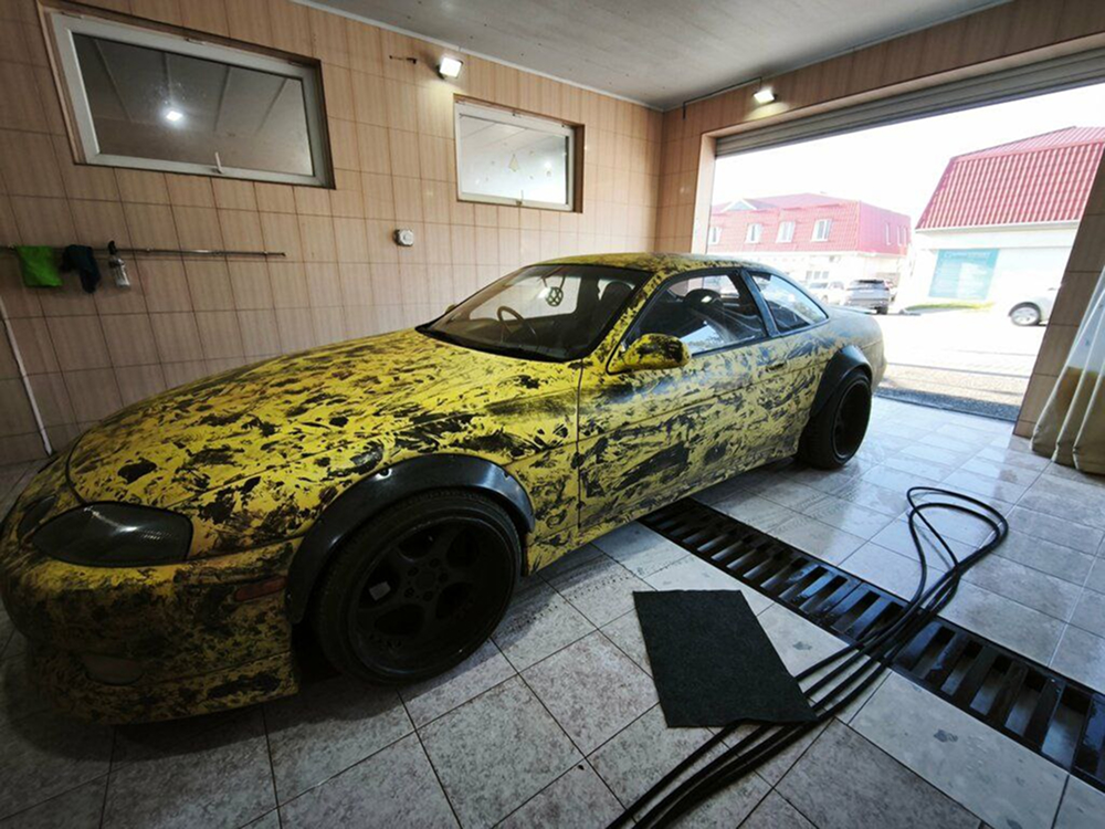 Машина на мойке после перевозки