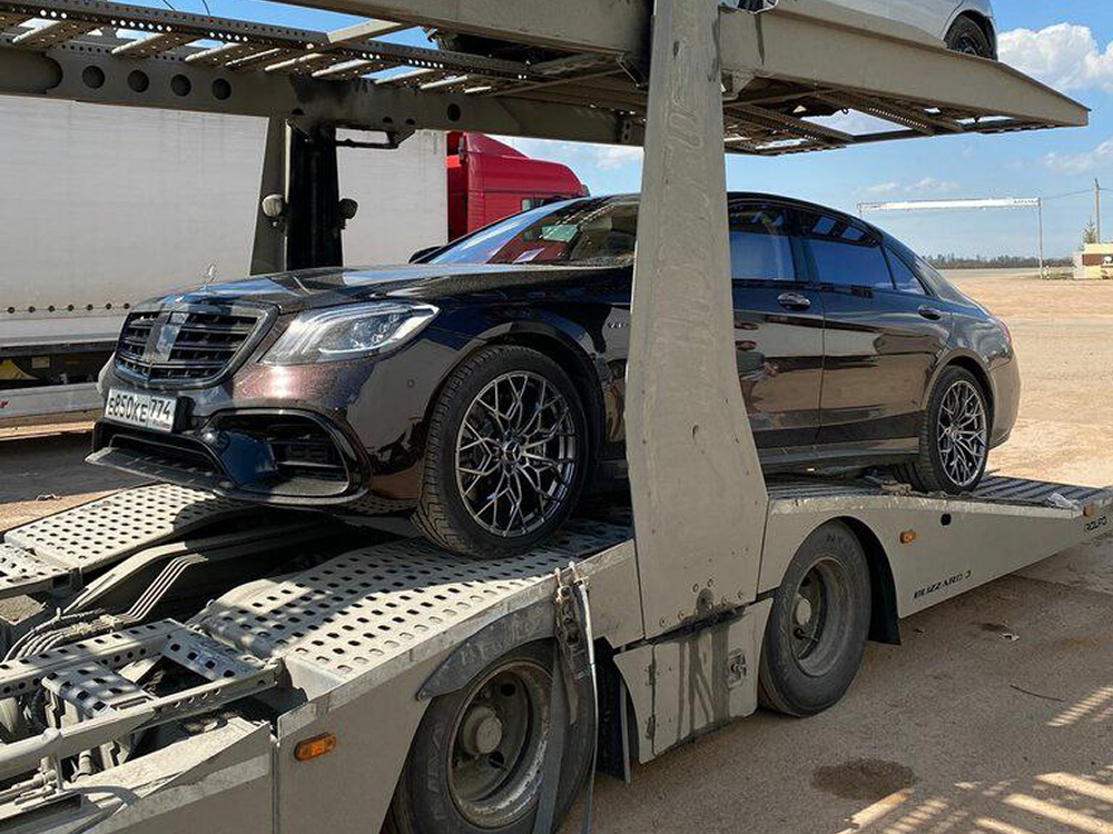 Машина на автовозе